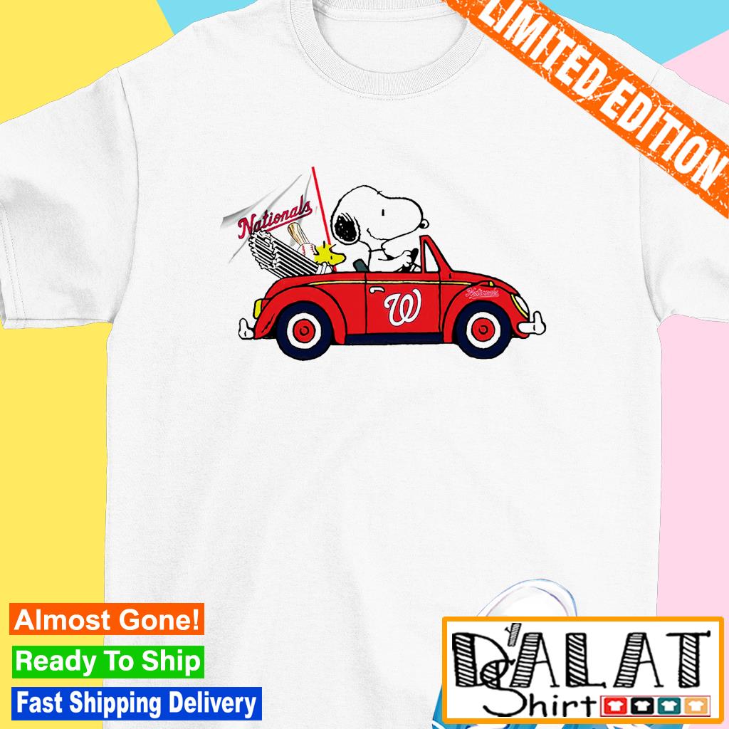 Snoopy Drives Car With New York Yankees Flag shirt