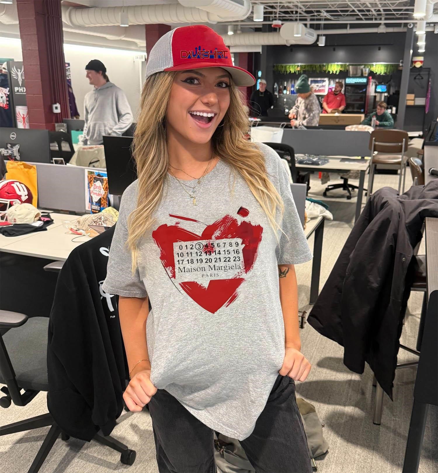 Maison Margiela Paris Heart Red Brush Stroke V-Neck-T-Shirt