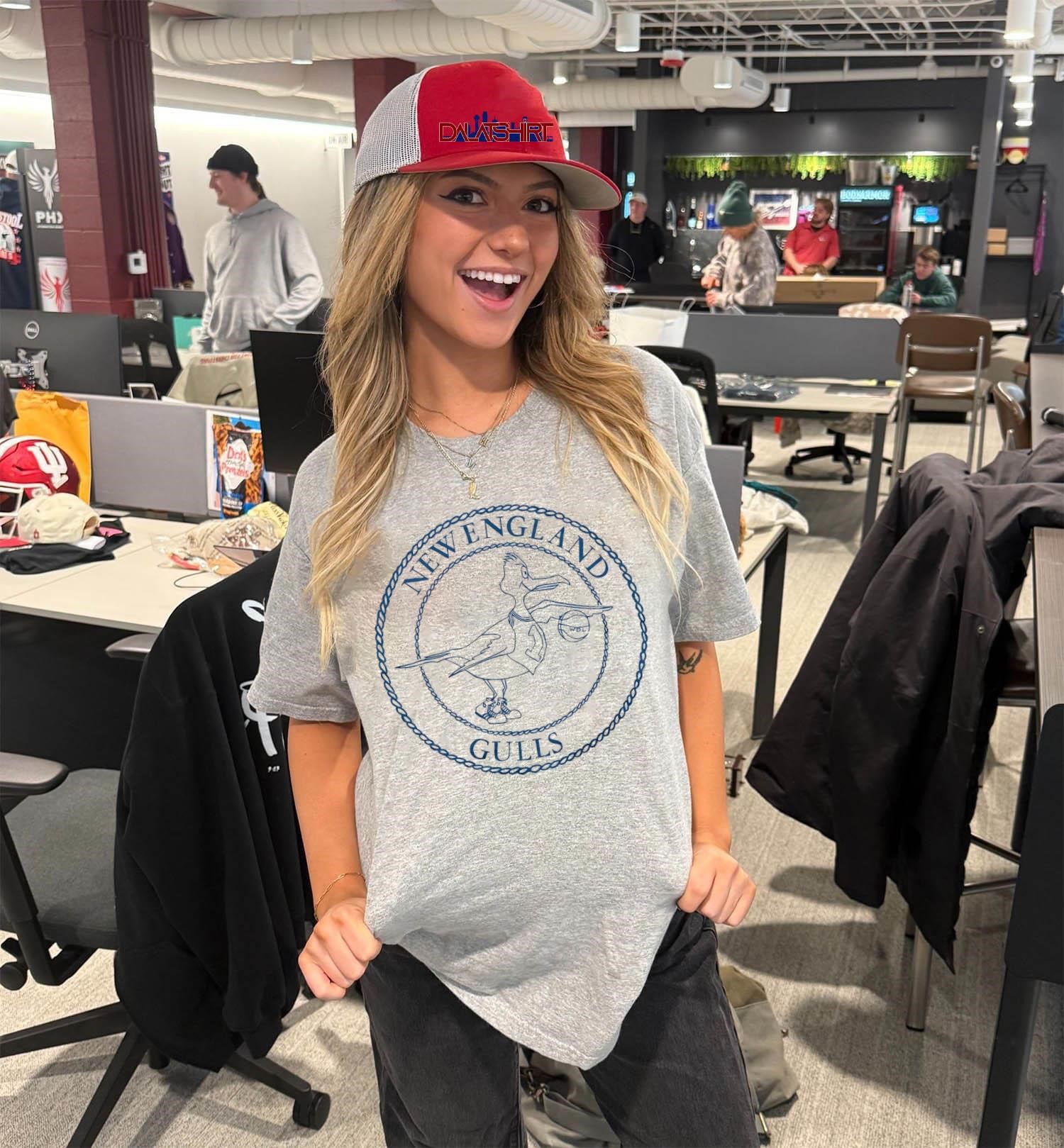 Official New England Gulls basketball logo V-Neck-T-Shirt