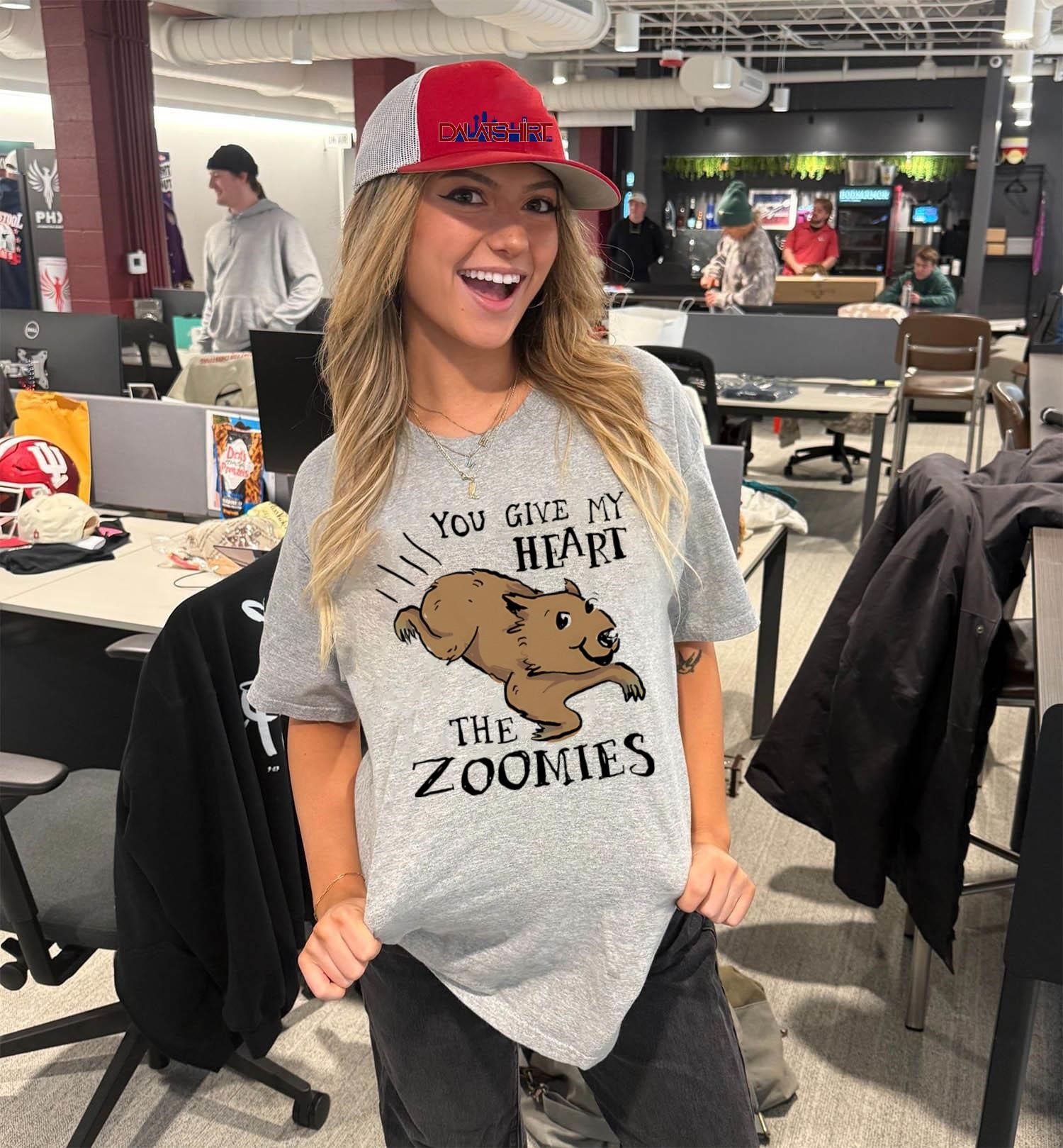 You give my heart the zoomies Wombats V-Neck-T-Shirt